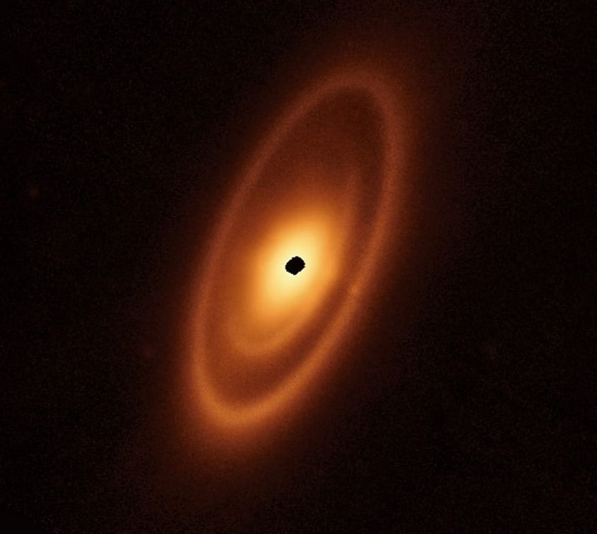 Impressive observation! The three interlocking rings extend up to 23 billion kilometers from the star. That's 150 times the distance from the Earth to the Sun. There are three rings, two of which have never been seen before, around the star Fomalhaut. It is a belt of asteroids outside our solar system in infrared light. #Astronomy #SpaceExploration #Astrophysics #Stargazing #Cosmology #Exoplanets #NASA #Telescope #SpaceMissions #CelestialEvents